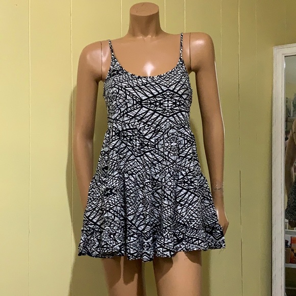 Black & white backless tunic - Picture 1 of 2